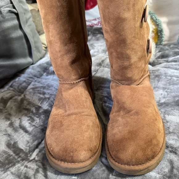 UGG Brown Women's Winter Boots with Cream Fur Bailey Button - Picture 7 of 9